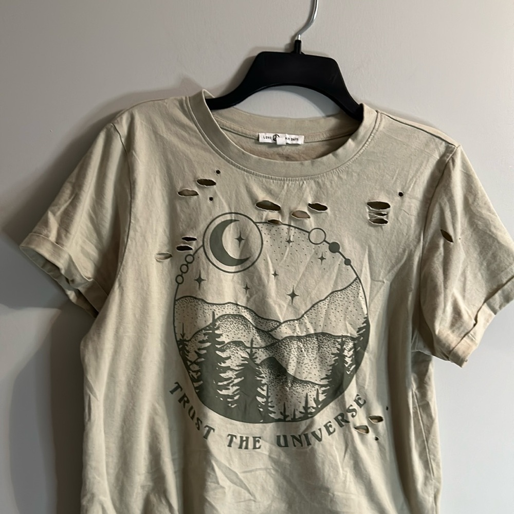 Women large t-shirt fits like a medium